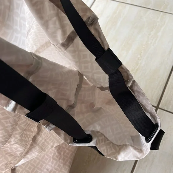 Lightweight packable backpack - Picture 5 of 7